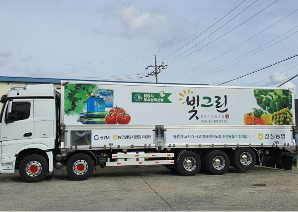 ▲ 광양시가 주요 농산물 사진을 부착한 랩핑 광고 차량 이용으로 적극적인 홍보에 나섰다.