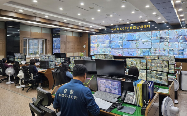 여수시 CCTV통합관제센터가 지난 6일 소라면에서 발생한 화재에 선제적으로 대응해 대형화재의 상황을 막아 눈길을 끌고 있다.